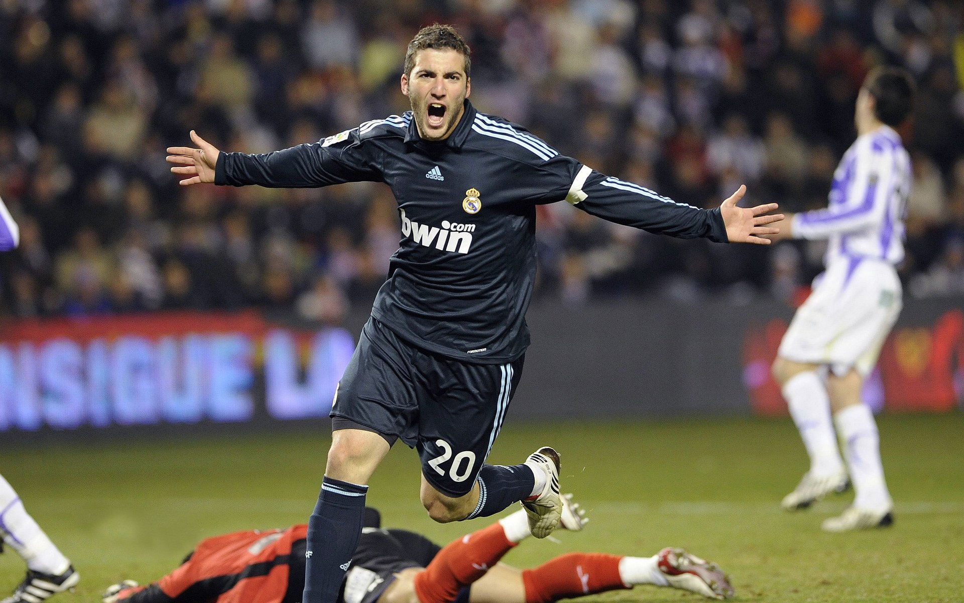 意大利足球队在今日的比赛中表现出色，意大利足球队状态