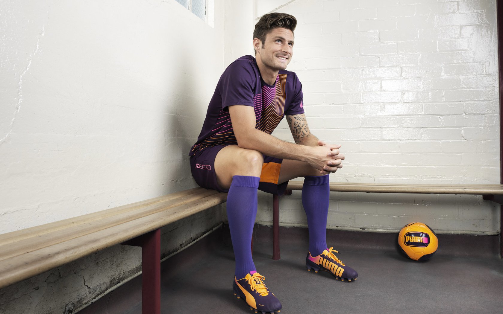 马德里竞争性运动加油，皇朝观众平迎击，马德里竞技战术解析